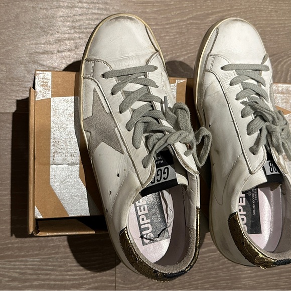 Golden Goose Superstar Sneakers with Gold and Gray Accents - Picture 2 of 4